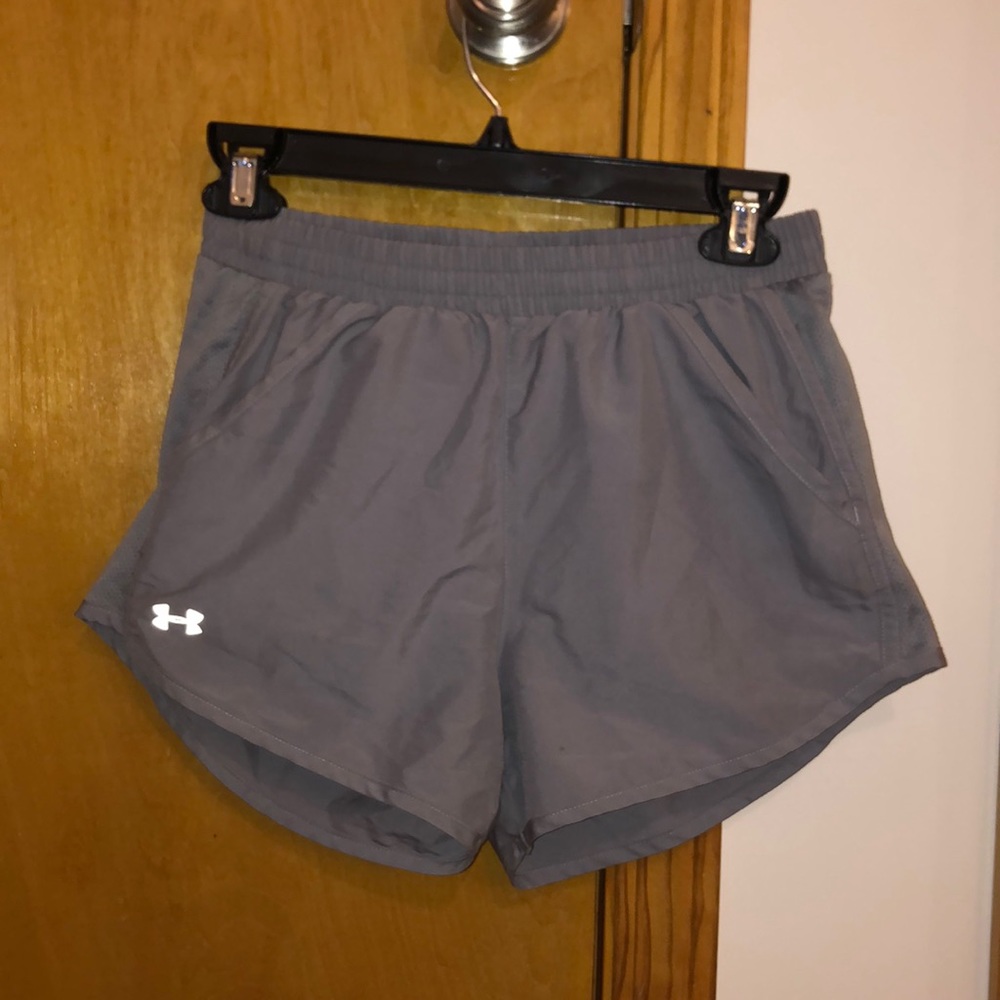 Under Amuor grey running short